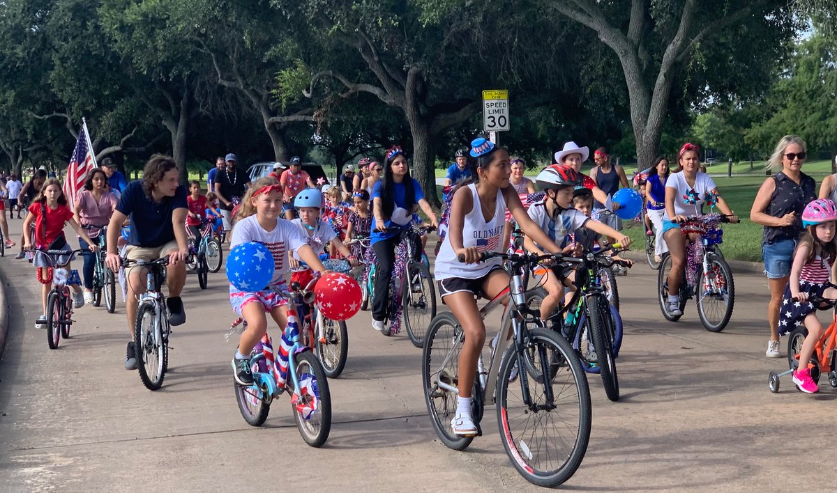 CharlesMreports's tweet photo. We got patriotic kids here in Sugar Land Texas.
Happy Fourth of July!
God bless America. https://t.co/HFd1EdPG4G