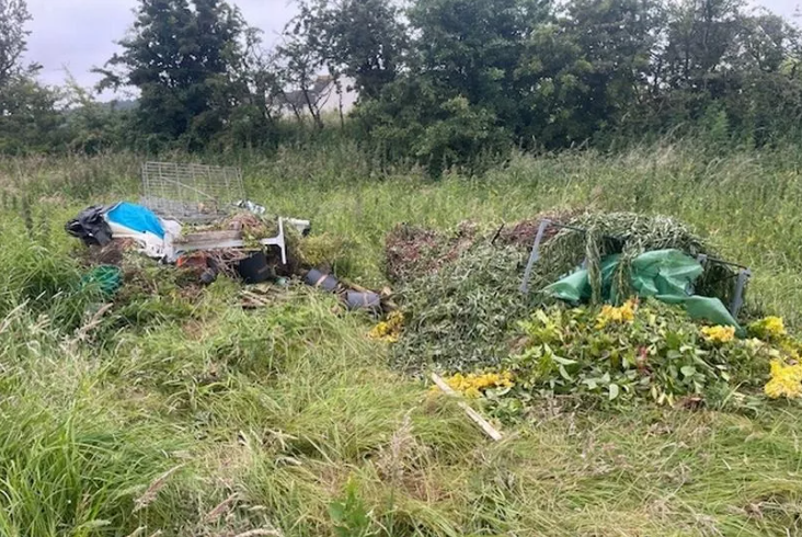 Neighbours living near a traveller encampment at Kildean Wetlands have called for action after reports of fly tipping &amp; antisocial behaviour from the site. Issues outlined by locals are dumping of illegal waste, soiled toilet roll, shouting, swearing &amp; 24/7 dog barking.