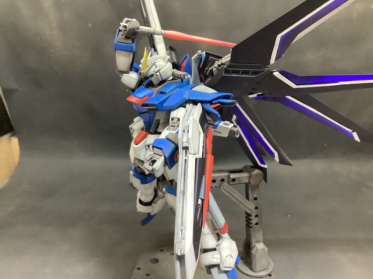 gunplafree's tweet photo. 黒立ち上げからグラデ塗装。
荒が目立つなぁ。
まだまだ練習しよう。
#ガンプラ
#ライジングフリーダム https://t.co/0NuIzhYRWx