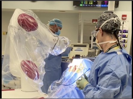 Super cool educational video going through the entire process of CM nucleus DBS surgery by @RolstonJohn’s team including the ROSA robot, THOMAS Atlas fusion and <a href="/leaddbs/">Lead-DBS</a> postoperative control:

ncbi.nlm.nih.gov/pmc/articles/P…
