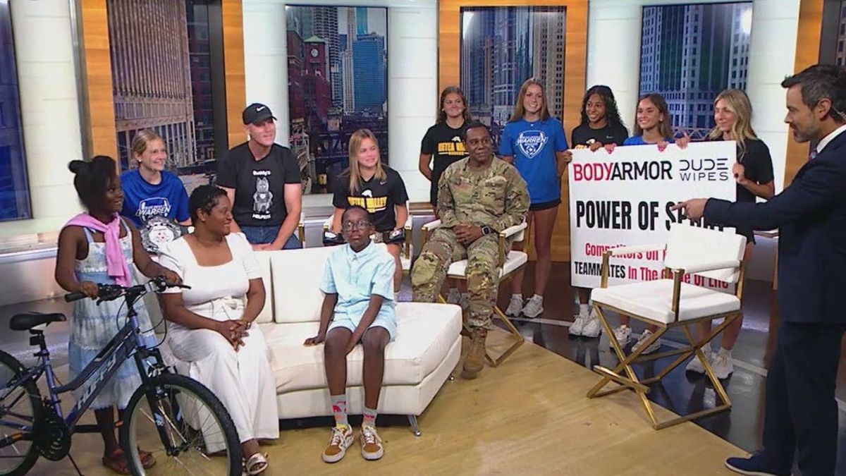 Buddy's Helpers works with thousands of local high school student athletes to thank police officers, fire fighters and active or retired military personnel and their children for all they have done for our country fox32chicago.com/video/1480490?…