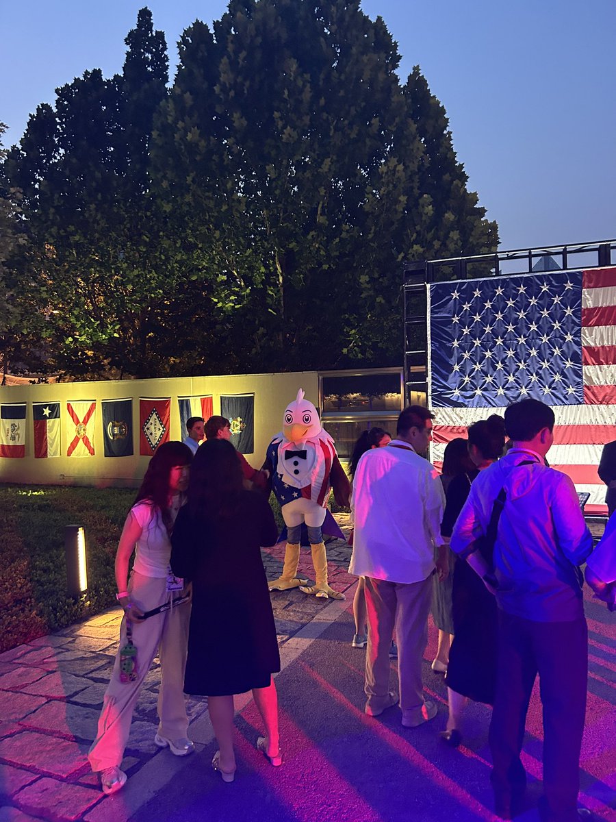 tombromly's tweet photo. Very fun evening at the USA 🇺🇸 Embassy in Beijing to celebrate Independence Day 🥂 🎉 https://t.co/aCGWVAuSFx
