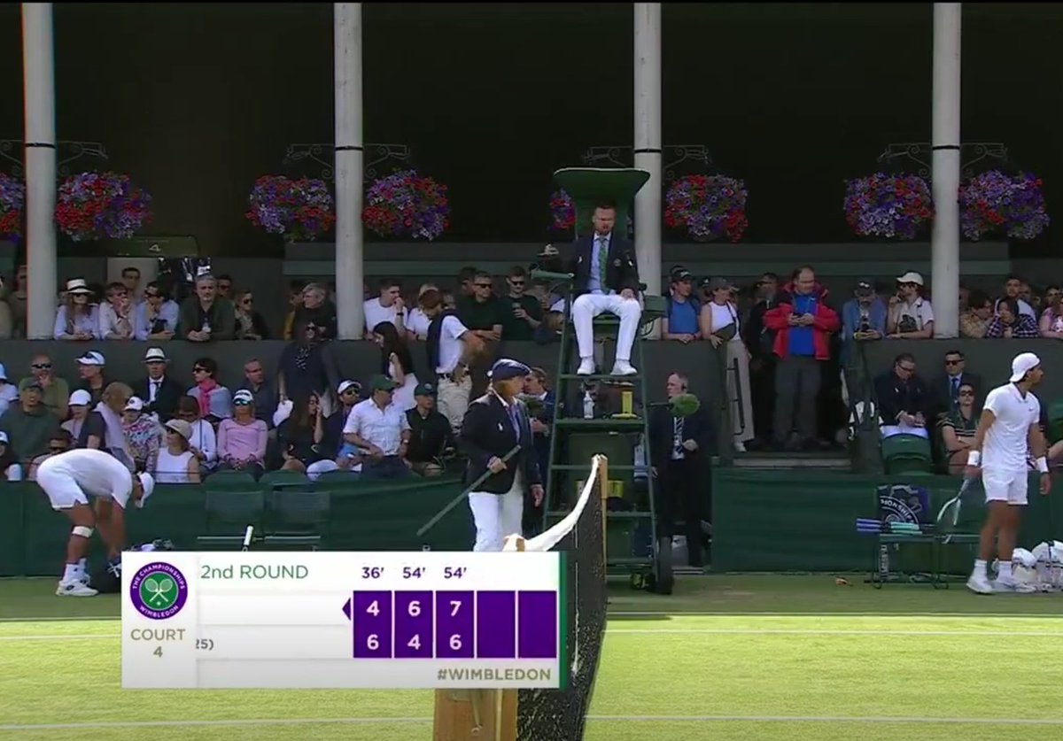 quindicizero's tweet photo. Darderi si porta in vantaggio 2-1!

Il terzo set se lo aggiudica Darderi per 7-6.
Il tie-break è stato equilibrato, ma alla fine l'ha spuntata Luciano grazie ad un doppio fallo di Musetti sul set point. https://t.co/TxZFQwVWNy