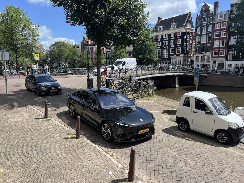 pier_dr's tweet photo. $NIO ET7 spotted in Amsterdam.
Amazing to see ET7 in real life, proud of NIO, and proud of having being part of their journey (I worked at NIO from 2017 to 2019 in their UX/UI team in SF).
#nioet7 #nio https://t.co/E4GnHftwmQ