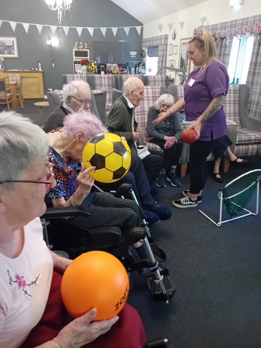 FirthHouse's tweet photo. #floorgames #ballgames #Interactivegames Today was ball โฝ๏ธ ๐ games, really great interactive game. Fun had by all โค๏ธ@AnchorLaterLife @DementiaUK @NAPAlivinglife @veteransunited https://t.co/epT8N0Ry5w