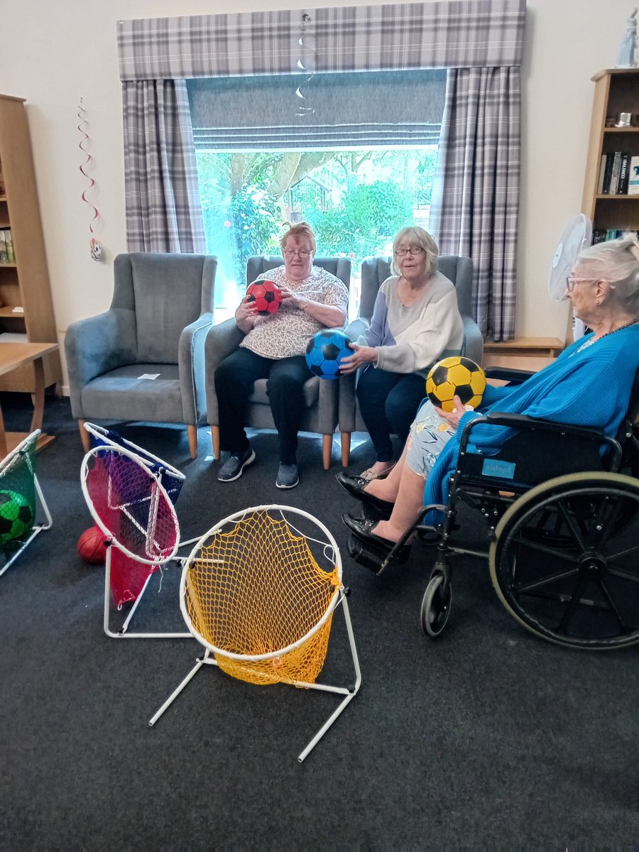 FirthHouse's tweet photo. #floorgames #ballgames #Interactivegames Today was ball โฝ๏ธ ๐ games, really great interactive game. Fun had by all โค๏ธ@AnchorLaterLife @DementiaUK @NAPAlivinglife @veteransunited https://t.co/epT8N0Ry5w