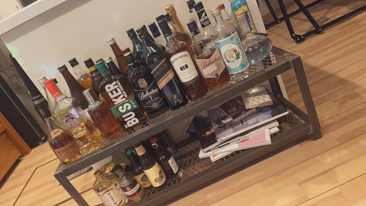 yuki_sd16's tweet photo. ウイスキーいろんなの飲みたくて集めてたら乗らなくなってきた https://t.co/V0CY5wUNeu
