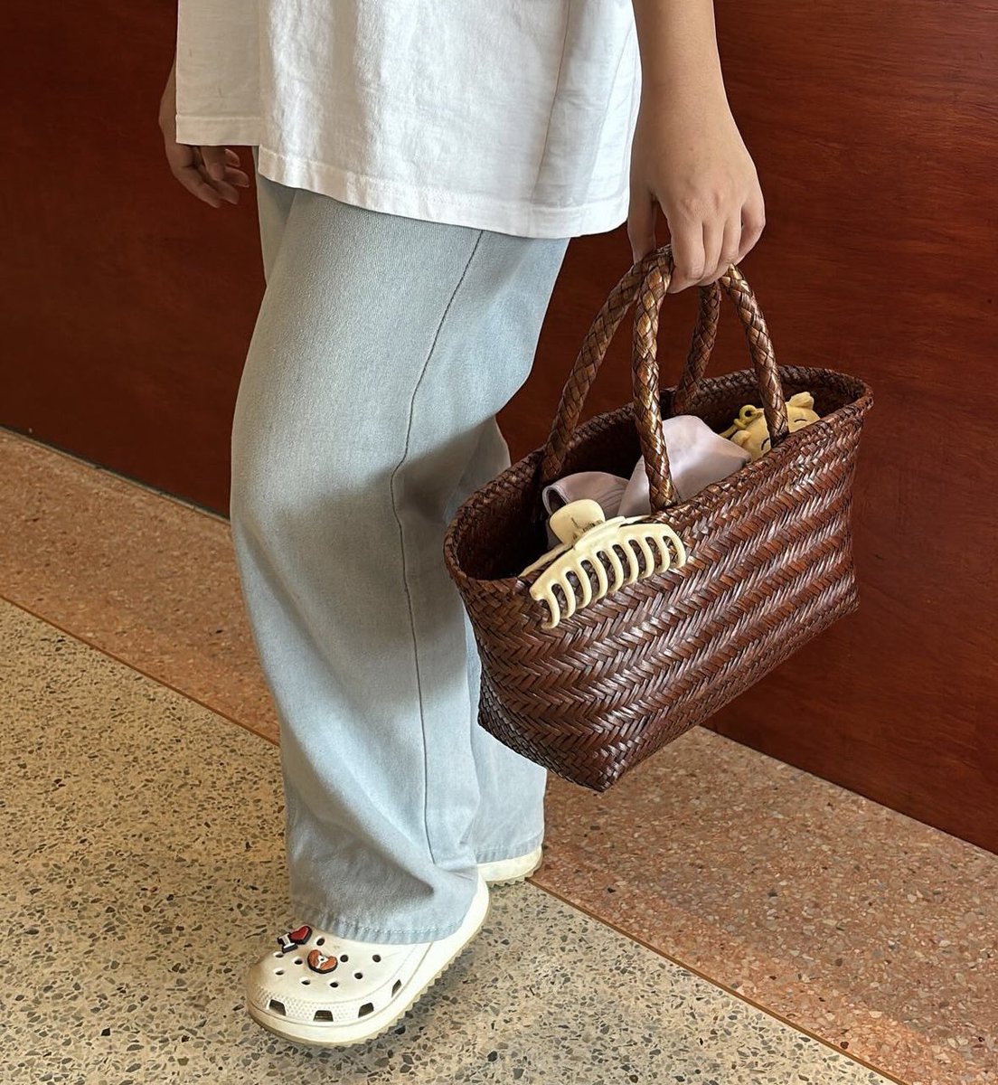 กระเป๋าสานร้าน flin สวยมากเป็นงานฝีมือคนไทยด้วย อย่างรุ่น choco ราคาน่ารักมาก 398 บาท ><