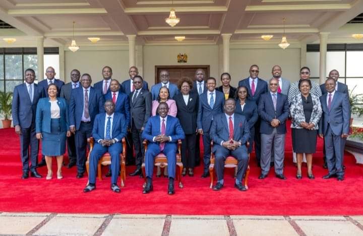 Cabinet

Hope this photo will be the last supper for incompetent CSs