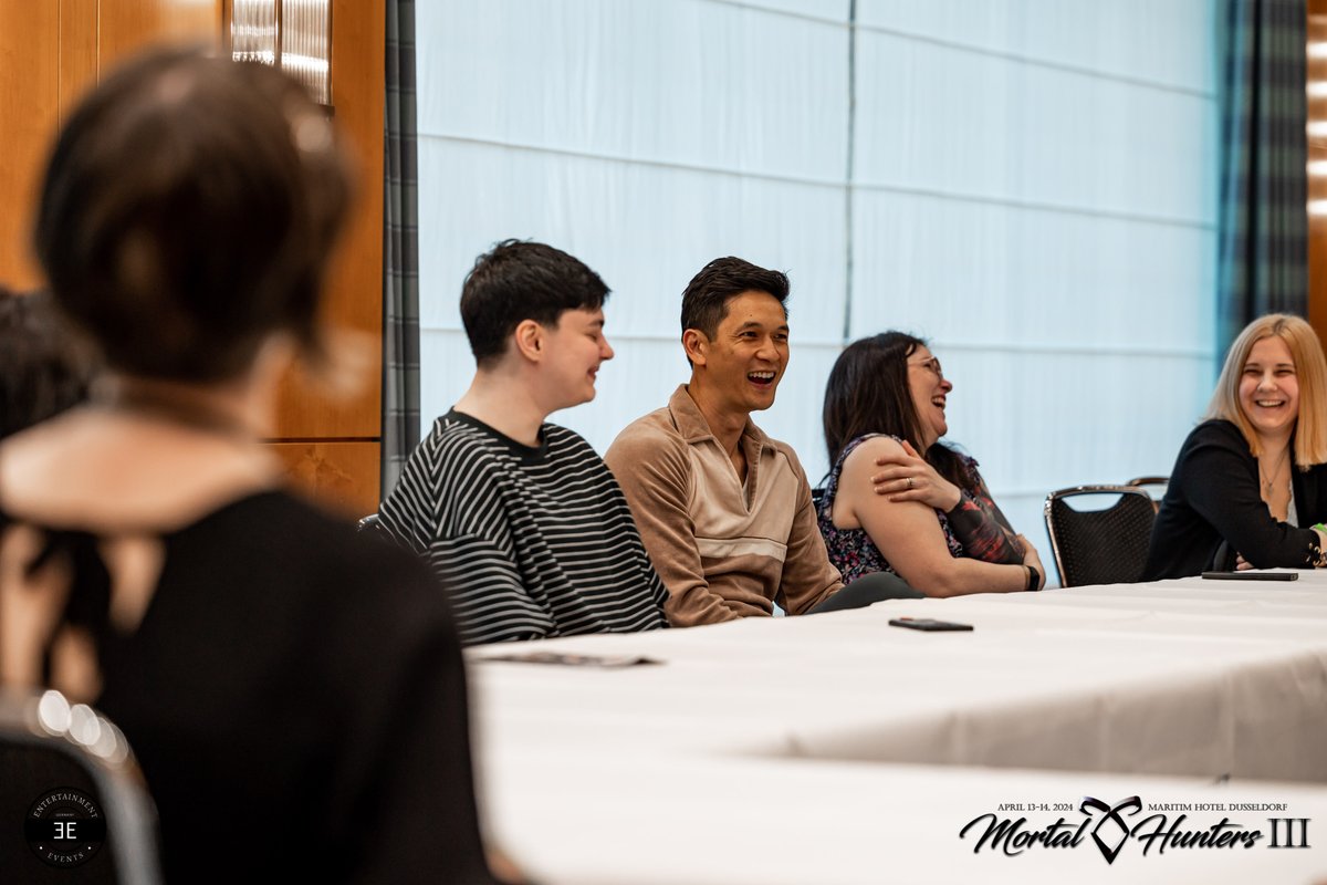 Ent_Event's tweet photo. Saturday Meet &amp; Greet with Harry Shum Jr. at Mortal Hunters III, April 2024.

#shadowhunters #shadowhunterscon #shadowhuntersconvention #shadowfam #shadowhunterseurope #convention #goodtimes #entevents #mortalhunters #mortalhunterscon #mortalhuntersconvention #angels @HarryShumJr https://t.co/EaY5YStRBT