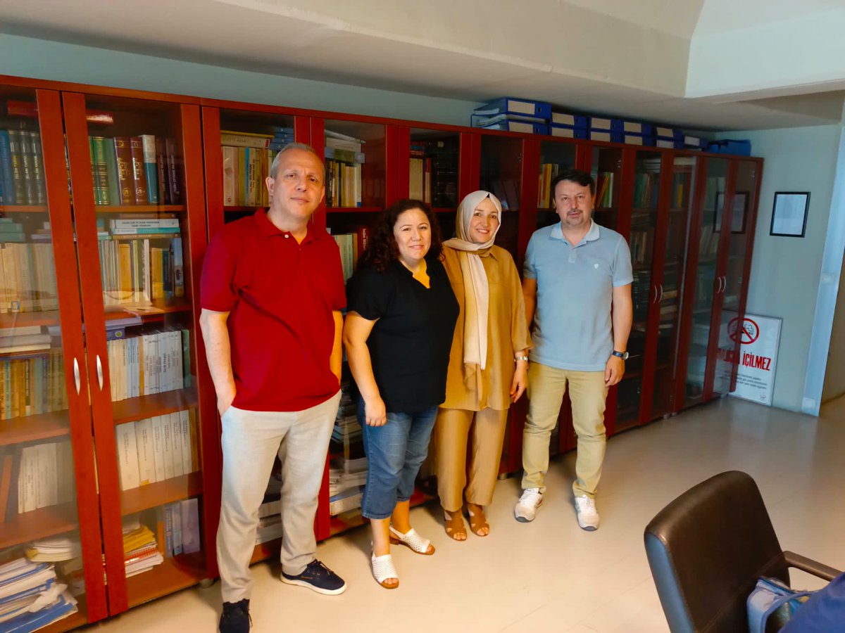 Bugün yüksek lisans öğrencim Yeliz Özmen tezini başarıyla savundu..Kendisini tebrik eder.. çok kıymetli juri üyeleri <a href="/aydinusta75/">Prof. Dr. Aydın Usta</a> ve <a href="/ilyaskemaloglu/">Prof. Dr. İlyas Kemaloğlu</a> na katılımları için teşekkür ederim..