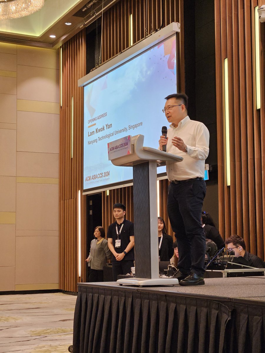 jianying_zhou's tweet image. ACM AsiaCCS&apos;24 Day 4: Conference Dinner. 
Another busy and successful day. Thanks a lot to our organising team and volunteers. 
#cybersecurity, #asiaccs, #singapore