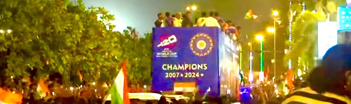 ashwinnidangwal's tweet photo. The crazy visuals. well come home #Champions #worldcup2024 #fans #cricketers 
#mumbai #marinline https://t.co/ChsoBYjhlG