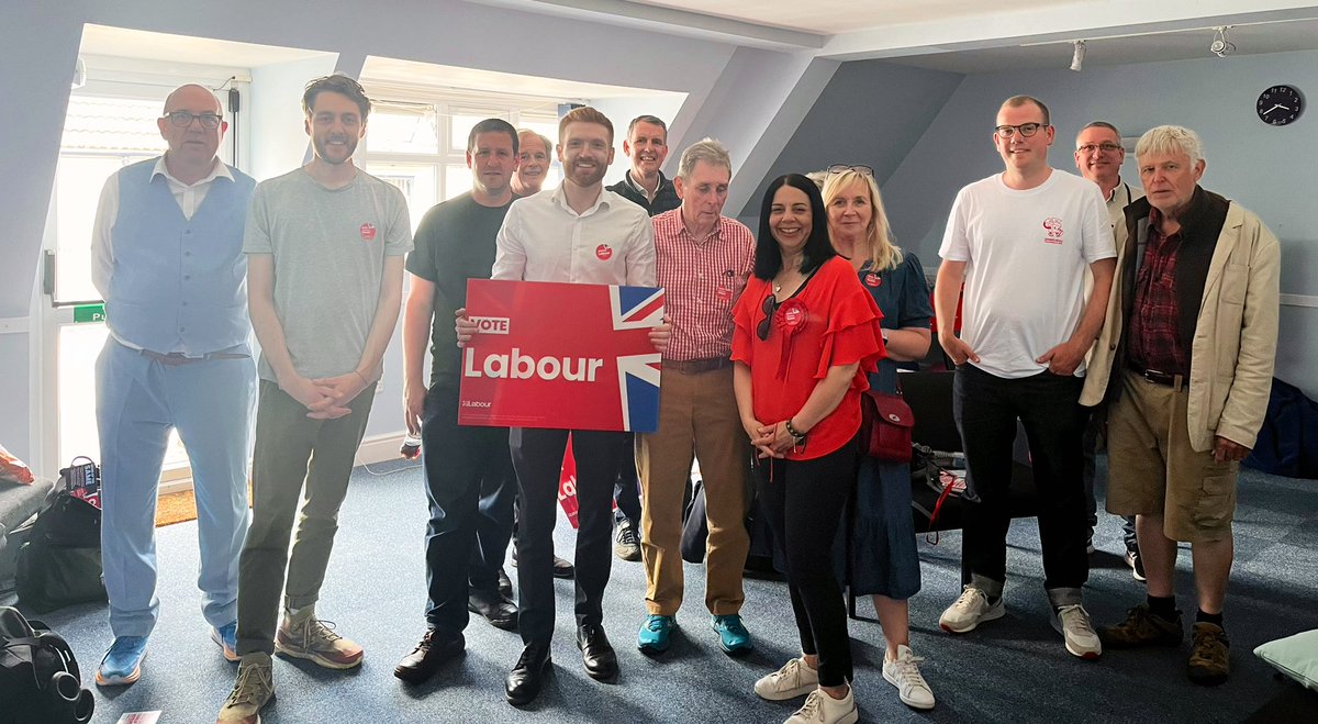 Chris93Wallace's tweet photo. Out on the doorstep in a sunny Uxbridge today! 

Great response for @DannyBeales, and a clear message that it’s time for change.

Change only happens if you vote for it. #VoteLabour https://t.co/HZ5Oc8L2Pw