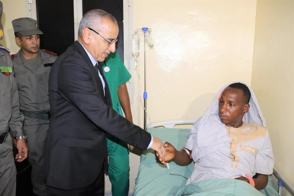 ZozayTheGoat's tweet photo. Étrangement, le ministre de l'Intérieur a visité les blessés parmi les FDS, mais n'a montré aucune compassion ni rendu visite aux parents des martyrs, qui ont pourtant droit à des explications et des condoléances. 

Je n’ai que de la haine pour ces gens !
#FreeMauritania https://t.co/EILPa43pnb