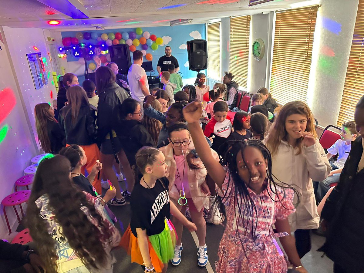 RoystonYouthAct's tweet photo. Zandernation party at our holiday programme today 🙌🏽 

Brilliant day with our children and Y/P 
🪩🩷💚💛🧡🪩 https://t.co/SI0O0nA5iW