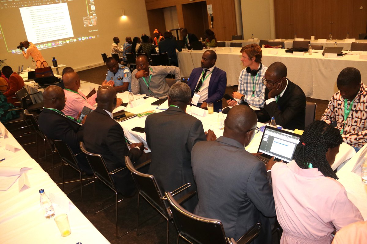 CSRS_CIV's tweet photo. « Développer des #solutions utilisant la science des données pour atténuer les impacts sanitaires du #changement #climatique en Afrique : le centre HEA2T ». Du 03 au 05 juillet 2024, à l'hôtel #Novotel -Plateau, se tient l'atelier de l'an trois du projet #HE2AT en #civ . https://t.co/UITBjdSHnJ