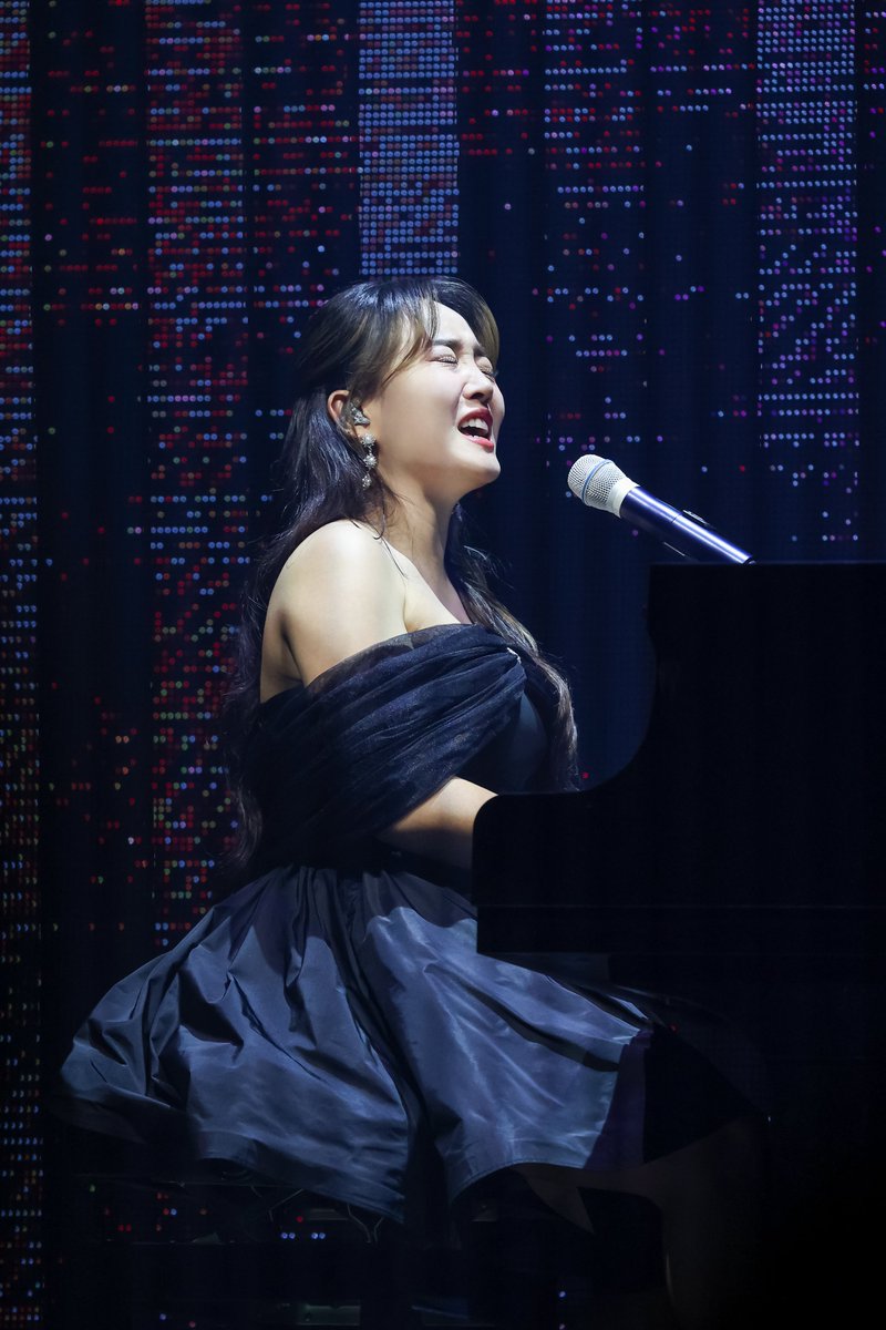 Rucky0429's tweet photo. 240704 소극장 콘서트 [潤夏] : 빛나는 여름

@younhaholic

#윤하 #Younha #ユンナ 
#혜성은_지지_않는다 #우천여신 
#EndTheory #EndTheoryFinalEdition 
#윤하데뷔20주년 #YOUNHA20thDebutAnniversary https://t.co/nyZPIhsL59