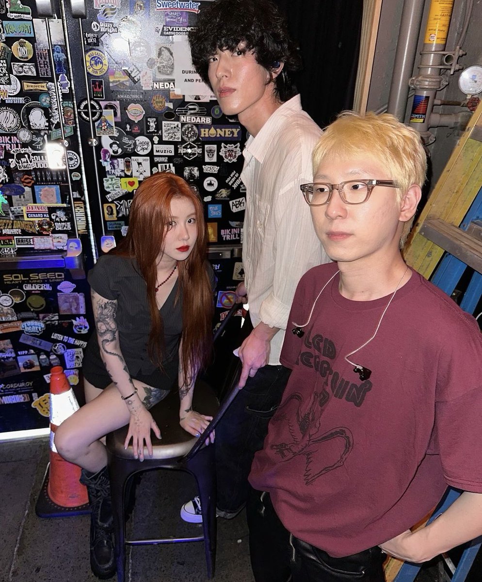 oveisbubbles's tweet photo. 이게 락밴드야.. https://t.co/dkFgihaUPq