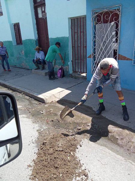Se  trabajo hoy en la calle gloria desde  ave 46 hasta 50 en la limpieza y   desostruccion de registro y alcantarillado por parte del acueducto  municipal le pedimos a la población mantener la limpieza y cuidar que no  se arroje basura a los tragantes.