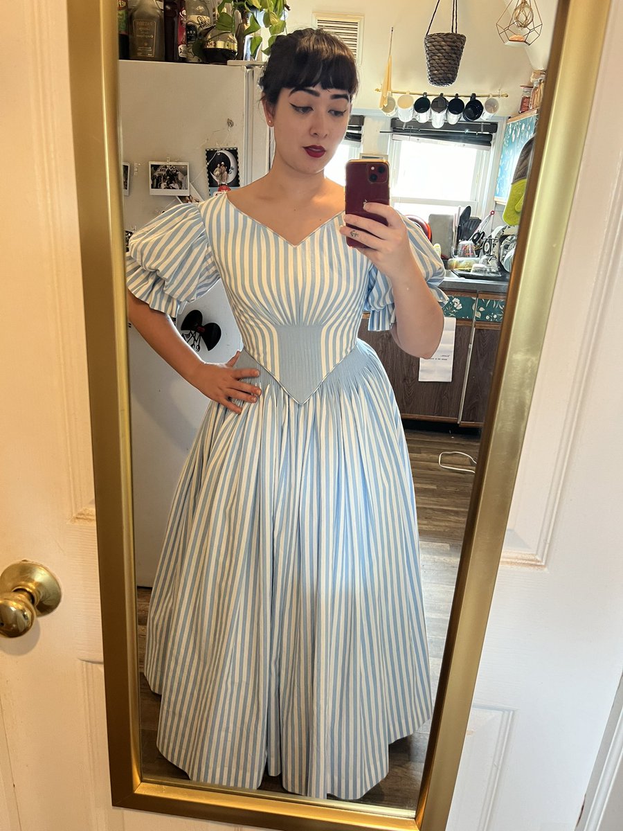 Hanging by a Thread 🧵🪡 tweet media