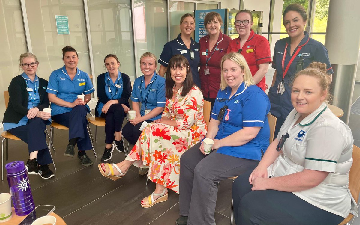 setrust's tweet photo. Our Chief Executive, @roisincoulter was delighted to chat with our staff today at the Downe Hospital 🏥 

It was a great opportunity to grab a cuppa, exchange ideas and catch up! ☕ #ChatWithTheChief #TeamSET https://t.co/0VA2gZG28x