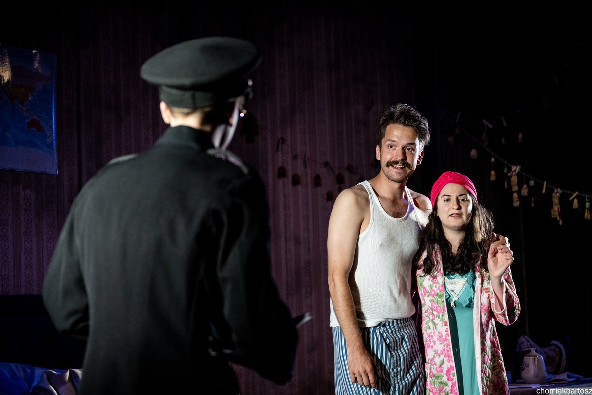 GustavMelb's tweet photo. HUNTING COCKROACHES | 2024
Writer • Janusz Glowacki
Director • Anna Galek
Producer • Emma Novak
#acting #mountview #baactormusician #actormusician #actor #huntingcockroaches #poland #theatre #play #januszgłowacki https://t.co/fzIwVB0ODF