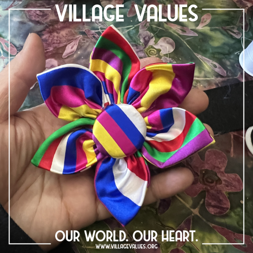 We feel the best gifts comes in pairs. When we sew our flowers, we make them in sets where every stitch is a kiss. Read more in "Culture by the Yard" by #OnjenaYo of #VillageValues

villagevalues.org/blog/culture-b… #CulturebytheYard #Flowers #FabricArt #Craft #OurWorldOurHeart #Saekdong