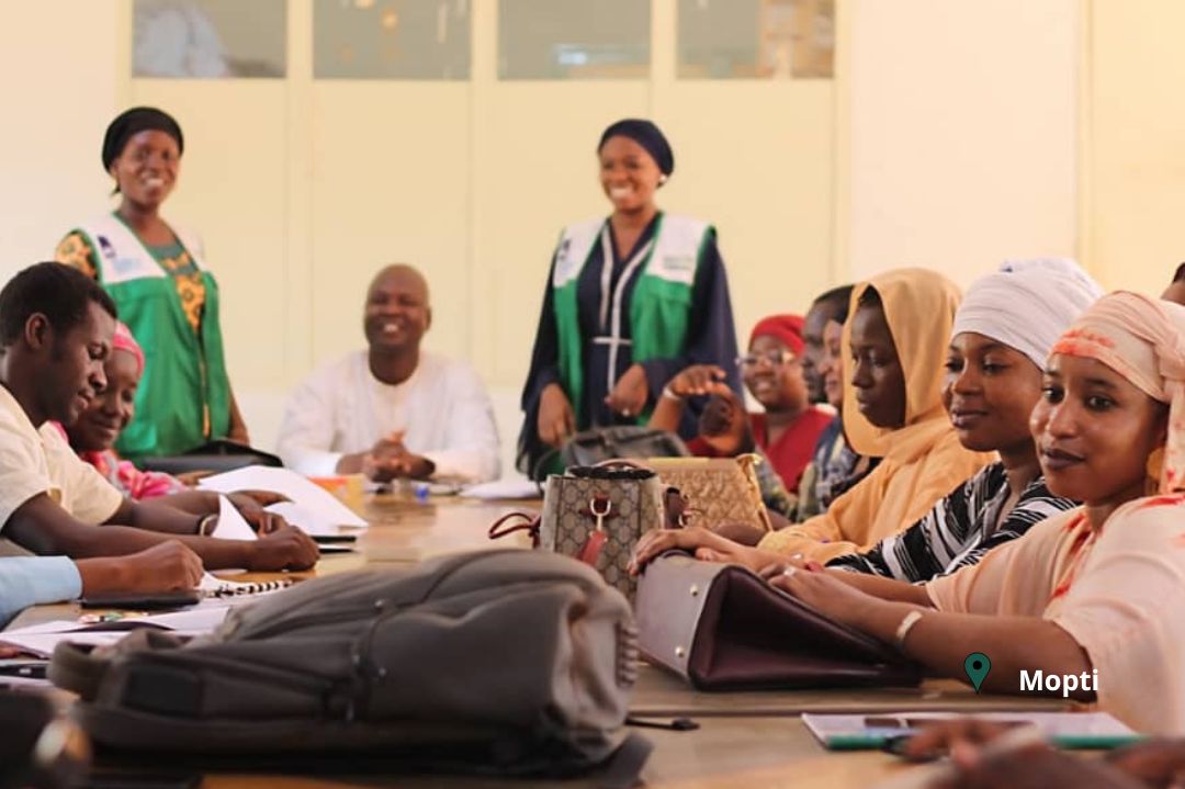 snvmalinews's tweet photo. 1⃣ 1⃣3⃣6⃣ jeunes du projet formés par les Green Coachs & l'#APEJ en techniques de recherche d'emploi vert 🔍 🌿
🗓️ : 2⃣4⃣ juin-5⃣ juillet
📍: #Bamako, #Sikasso, #Ségou & #Mopti
#GoGreen 🌿 avec @MenefpMali 🇲🇱 @NLauMali 🇳🇱 @ApejMali @BaaraBulow #USegou @ImpactHubBKO et @ICRAedu https://t.co/8qJvZCQNLA
