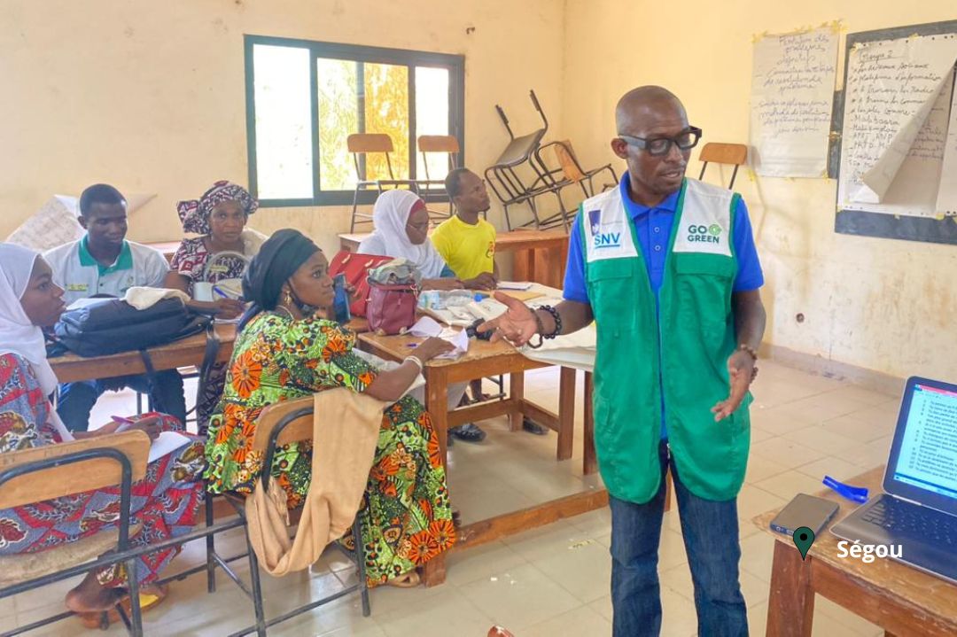 snvmalinews's tweet photo. 1⃣ 1⃣3⃣6⃣ jeunes du projet formés par les Green Coachs & l'#APEJ en techniques de recherche d'emploi vert 🔍 🌿
🗓️ : 2⃣4⃣ juin-5⃣ juillet
📍: #Bamako, #Sikasso, #Ségou & #Mopti
#GoGreen 🌿 avec @MenefpMali 🇲🇱 @NLauMali 🇳🇱 @ApejMali @BaaraBulow #USegou @ImpactHubBKO et @ICRAedu https://t.co/8qJvZCQNLA