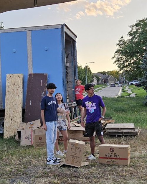 MNHS_Orch's tweet photo. Thank you fireworks stand volunteers!Had a great time stocking and selling, despite the crazy weather 🤪⛈️ Need fireworks? Head over to the MN tent at 168th &amp; Harrison west of Taco Bell. Open till 10. Sad you missed out on volunteering? We could still use people from 6-10 tonight https://t.co/26d8VXfOb5