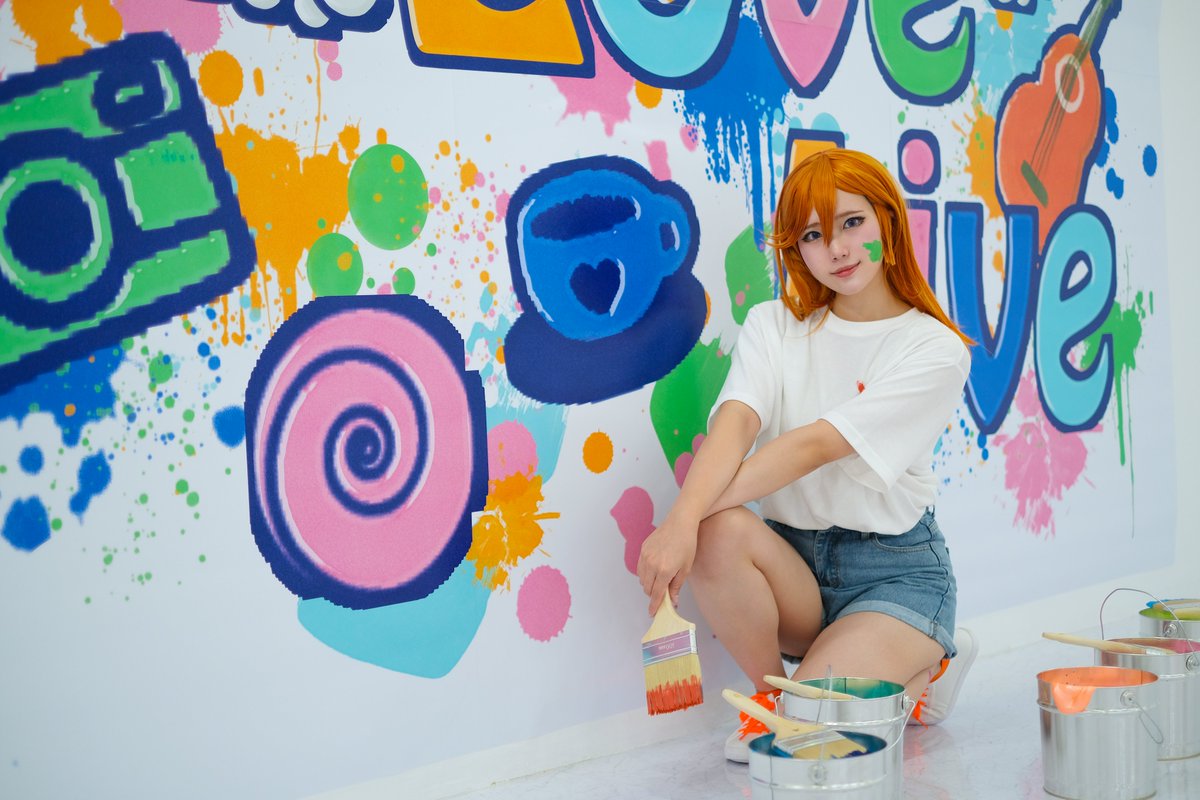 Star_liella's tweet photo. 🌠스타에라! Painter 스타일 공개🌠
#Starella_Painting_Story 

好久不见!
오랜만에 인사드려요💕
이번 촬영은 페인팅이 주제여서
각자 그림을 그려왔다고 하는데요!
어떤 그림일지 궁금하지 않으신가요~?!
좌충우돌! 즐거웠던 현장 속으로 
여러분을 초대합니다😁💕

첫 번째 공개는 카논-!!😆🧡 https://t.co/KwqepjFa1g