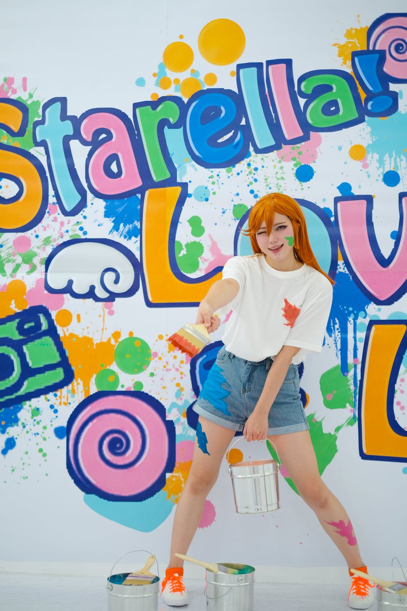 Star_liella's tweet photo. 🌠스타에라! Painter 스타일 공개🌠
#Starella_Painting_Story 

好久不见!
오랜만에 인사드려요💕
이번 촬영은 페인팅이 주제여서
각자 그림을 그려왔다고 하는데요!
어떤 그림일지 궁금하지 않으신가요~?!
좌충우돌! 즐거웠던 현장 속으로 
여러분을 초대합니다😁💕

첫 번째 공개는 카논-!!😆🧡 https://t.co/KwqepjFa1g