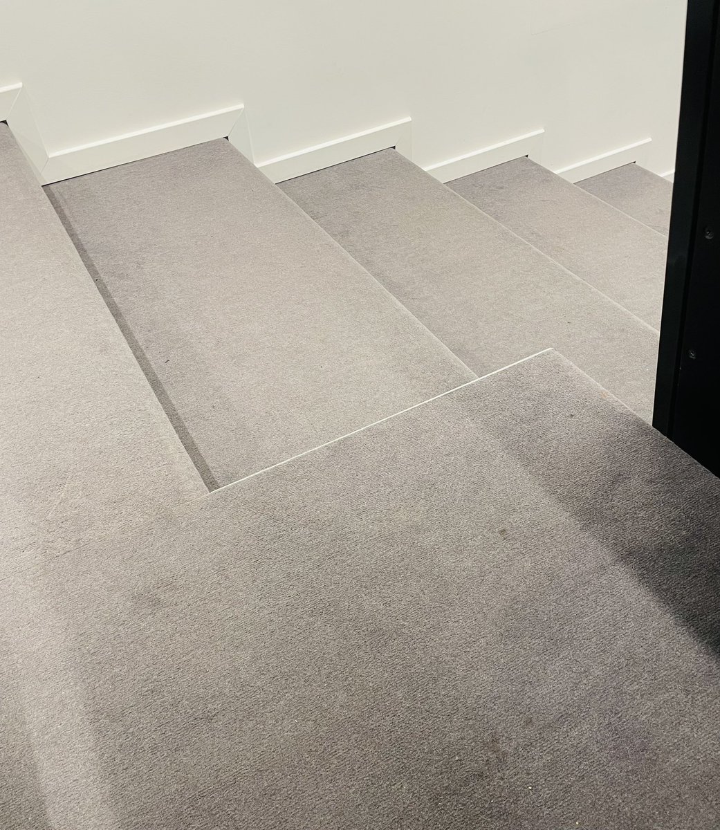 shaunlawson's tweet photo. Carpets at #DIS2024 are sadly underwhelming #CarpetsofCHI https://t.co/IX0zpLKjsz