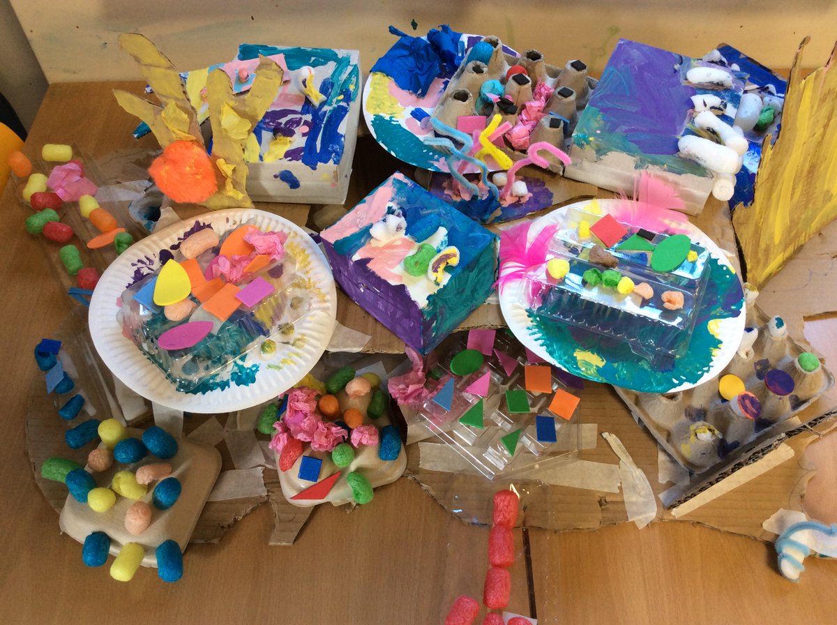 PennowethS's tweet photo. This week, the children have been learning about coral. Ms Marno brought in lots of different coral skeletons to investigate. We watched videos of coral reefs and the children have been fascinated at the different colours and shapes.They then decided to make their own coral reef! https://t.co/8ODQXwwEhh