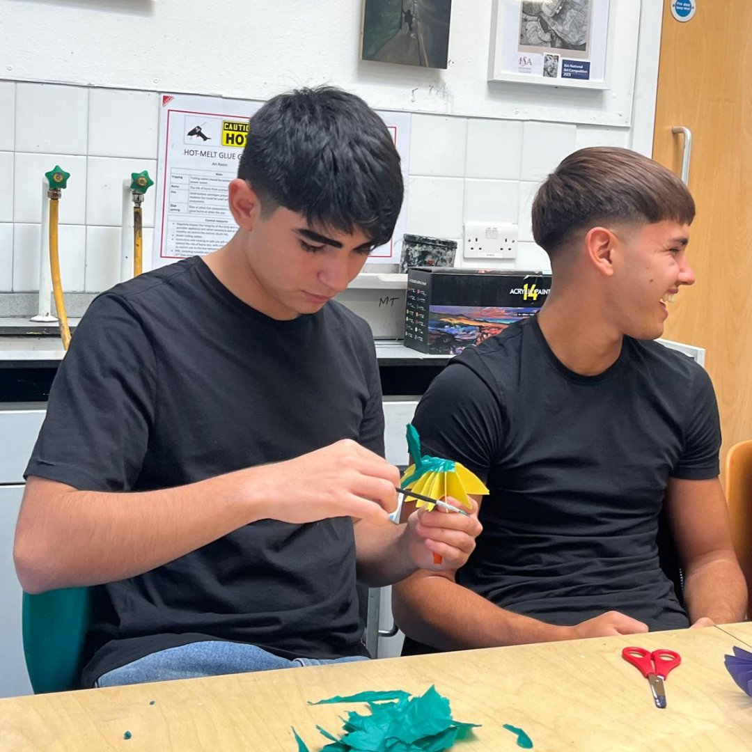 MHShortCourses's tweet photo. Our students are thoroughly enjoying their art class at summer school, exploring new techniques and expressing their imagination. 🖌️🎨

#MillHillShortCourses #MillHillSummerSchool https://t.co/xQtQwwPE0c