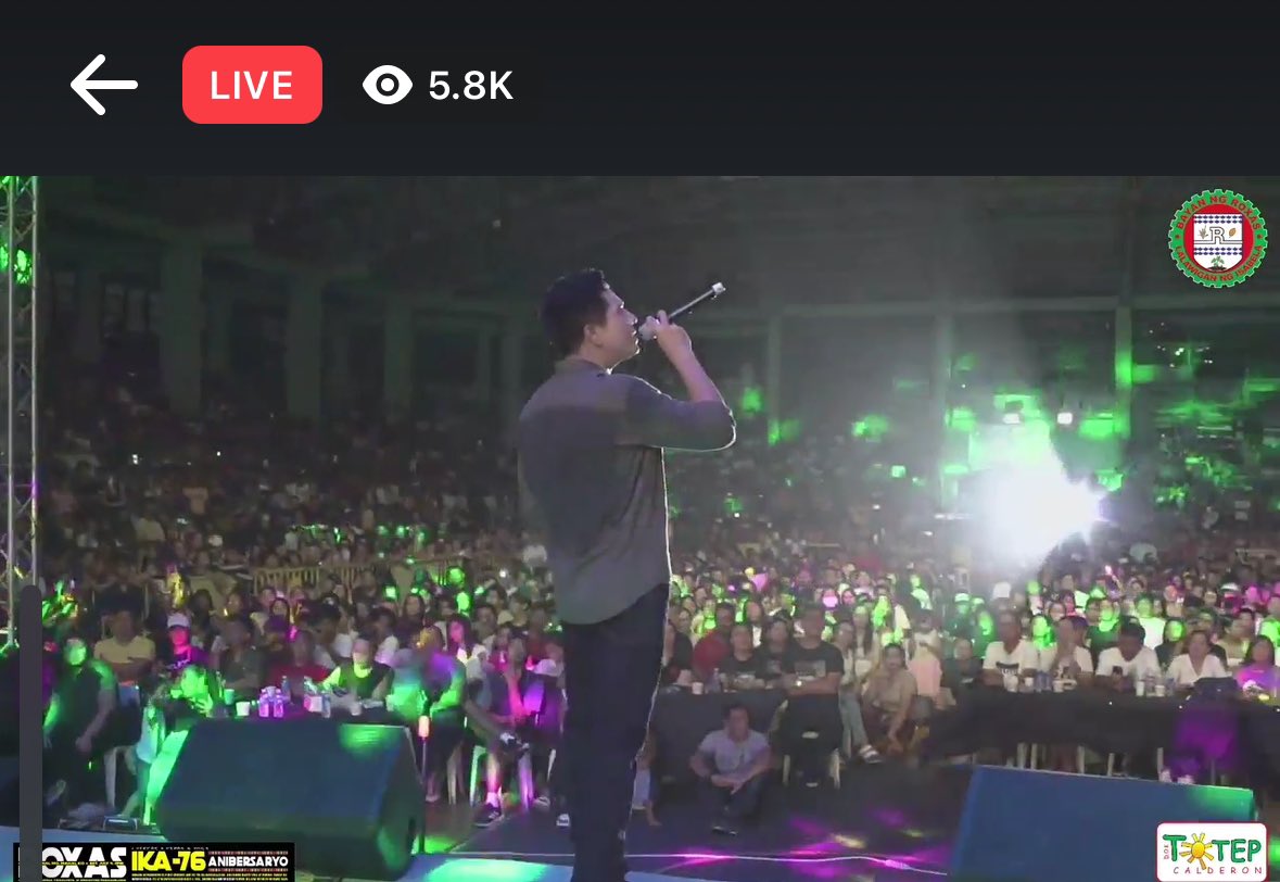 giemmiah's tweet photo. the crowd! lalo na cgru oag anjan ang nag iisang prinsesa ..

PAULO RoxasMusic FESTIVAL

#PauloAtArawNgRoxas
#KimPau #PauloAvelino #KimChiu https://t.co/Yi4DXV9cyk