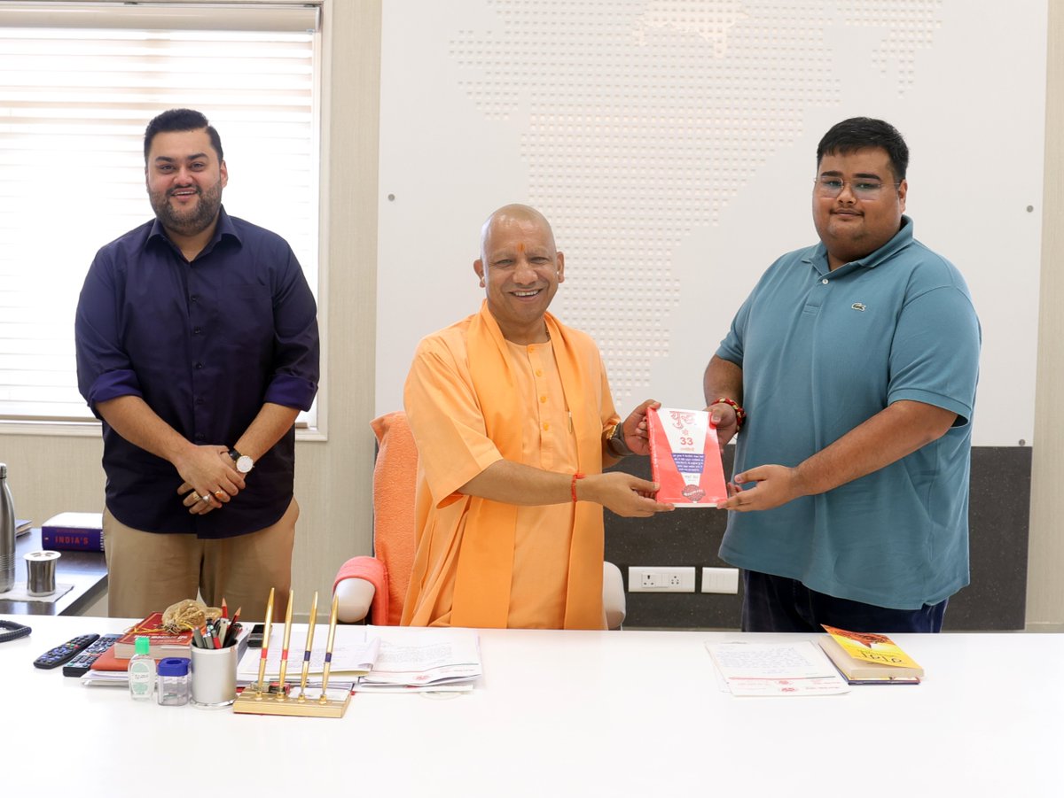 myogioffice's tweet photo. मुख्यमंत्री श्री @myogiadityanath जी महाराज से आज लखनऊ में जनपद गोरखपुर निवासी श्री अनन्य शाही जी व श्री अतिरेक शाही जी ने शिष्टाचार भेंट की। https://t.co/vjWqfEKraC