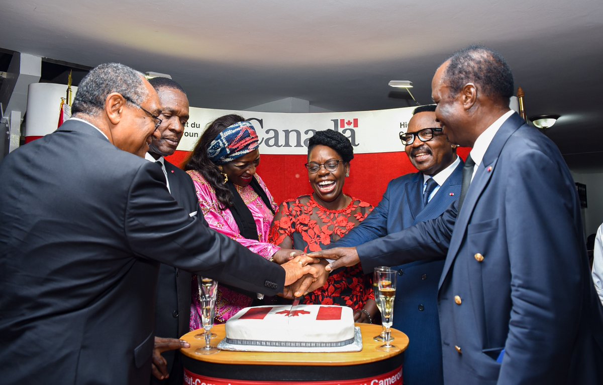 CanadaCameroun's tweet photo. Le Canada au Cameroun: Joyeux anniversaire 🇨🇦! Nous avons célébré la #FêteDuCanada à Yaoundé avec style! 🙏 @diplocam_minrex, partenaires &amp; amis qui se sont joints à nous pour souligner la beauté de la diversité &amp; du multiculturalisme 🇨🇦🇨🇲! https://t.co/QITldbRp7w