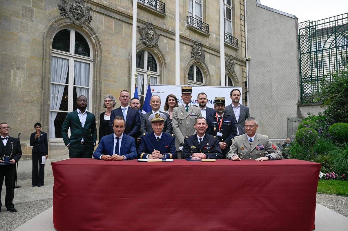 thomasbuberl's tweet image. Donner un peu de temps à son pays est l’un des plus beaux engagements qui soit. En signant une convention avec le @Armees_Gouv au nom d’@AXA, notre Groupe facilitera désormais l’engagement de nos collaborateurs qui souhaitent rejoindre les réserves de nos forces armées à travers…