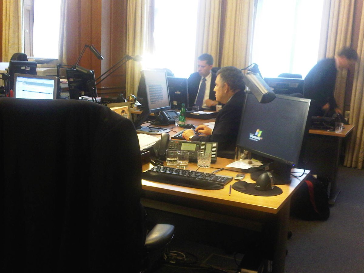 Tom Fletcher (@tfletcher) on Twitter photo A🧵 on first PM calls.
I was doing foreign policy in <a href="/10DowningStreet/">UK Prime Minister</a> last change of government - 2010.
Day before he resigned, Gordon Brown leant over to ask me what I was working on. It was brief for David Cameron’s first call with Obama. I stuttered reply. Gordon chuckled. A🧵 on first PM calls.
I was doing foreign policy in <a href="/10DowningStreet/">UK Prime Minister</a> last change of government - 2010.
Day before he resigned, Gordon Brown leant over to ask me what I was working on. It was brief for David Cameron’s first call with Obama. I stuttered reply. Gordon chuckled.