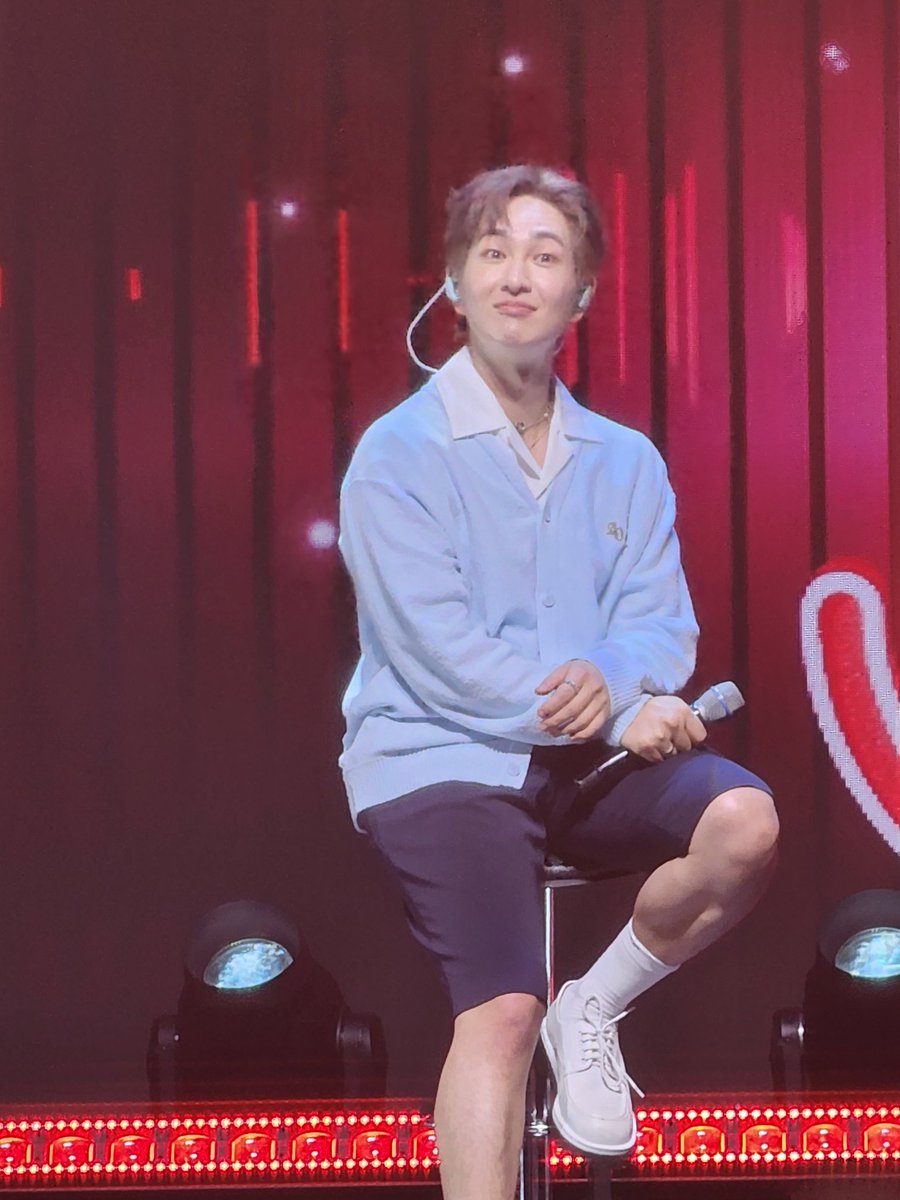 shiningdubuu's tweet photo. I still have work after but my heart is so happy. thank you to all the people I met, jjinggus are the kindest. 🥹

we really made him happy 

#ONEW_GUESS_MNL https://t.co/HLhOieVVkQ