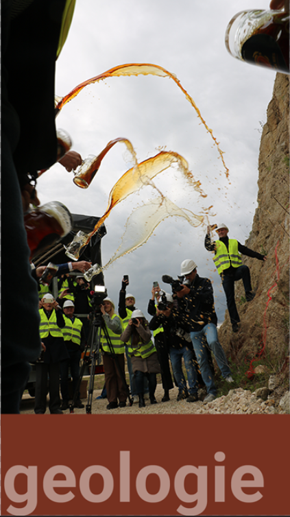 lfu_bayern's tweet image. Der aktuelle Geo-Newsletter ist verfügbar! Dieses mal mit Infos zum #GesteinDesJahres, dem Asteroidenkrater Nördlinger Ries, #TagDesGeotops und vielem mehr. Newsletter und Anmeldung 👉 lfu.bayern.de/geologie/geofo…