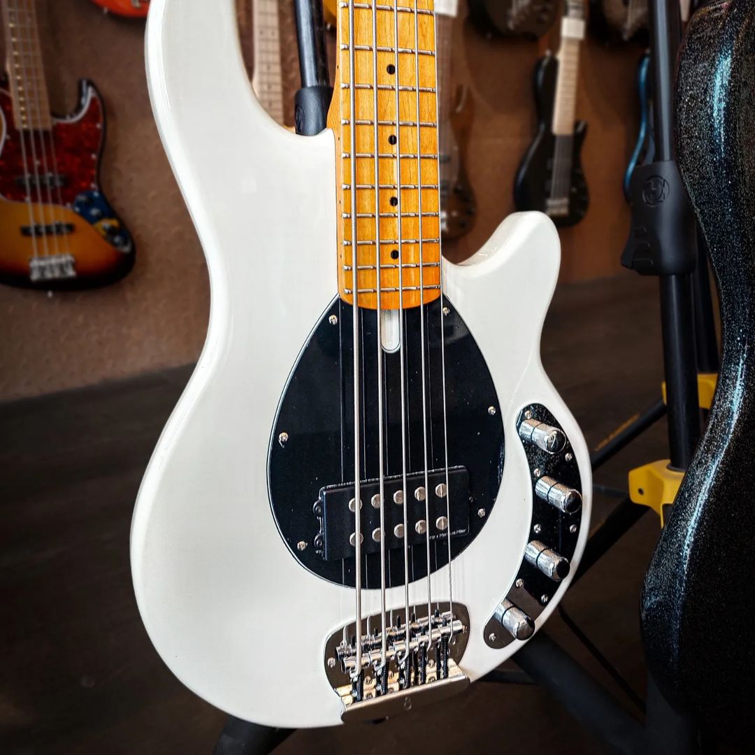 sireusaofficial's tweet photo. Parade of groovy colors and sound.
📸@bassmaniac_paris (IG) #SireCollection #Sirebass #SireZ3 #MarcusMiller #Sire2024 https://t.co/qwJkaUIlWU