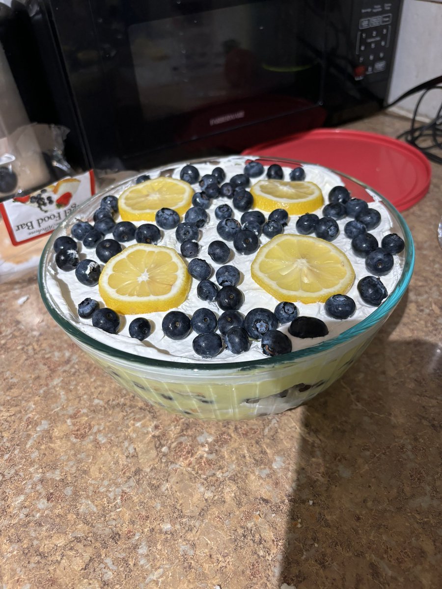 Blueberry Lemon Trifle. #dessertoftheday 🍰🇺🇸🤌
