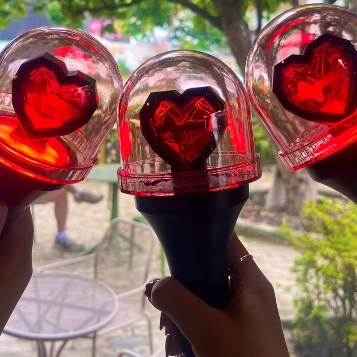 pontos altos da carreira do #KISSOFLIFE durante seu primeiro ano na indústria. 🦋