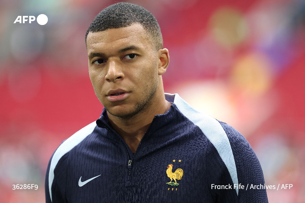 ⚽🗳️ Législatives: le capitaine de l'équipe de France Kylian Mbappé a déclaré qu'il y avait "urgence à aller voter après les résultats catastrophiques" du 1er tour des élections législatives qui ont vu le Rassemblement National arriver en tête #AFP