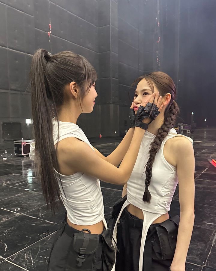 aesugar_'s tweet photo. i want some i-mate moots too interact and talk ab IZNA and the line up 💓
#ILAND2 #ILAND2_FINALSAVEVOTE #IMATE i fb https://t.co/NdqsSGNZ4w