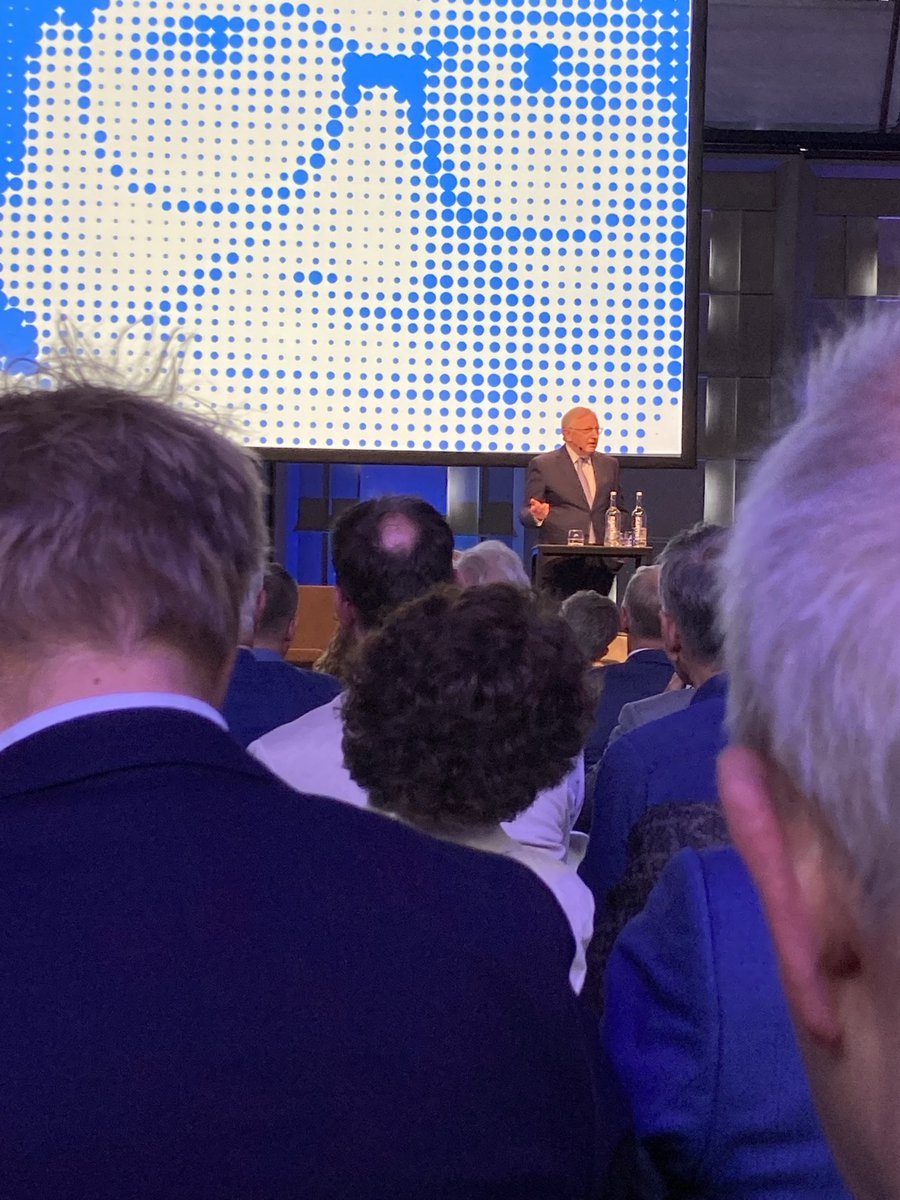 Voorzitter KB, Tjibbe Joustra, nav afscheid directeur Lily Knibbeler: ‘Zelden zoiets onnozels gehoord als de BTW-verhoging op boeken.’ ⁦<a href="/KB_Nederland/">KB Nederland</a>⁩