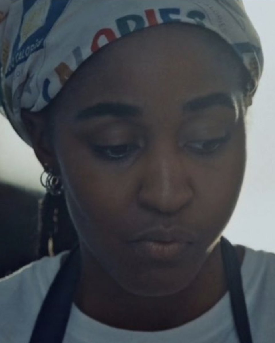 StreetFashion01's tweet photo. Ayo Edebiri’s KAPITAL Bandana Collection in Season 3 of The Bear >> https://t.co/0xk2nkOleL